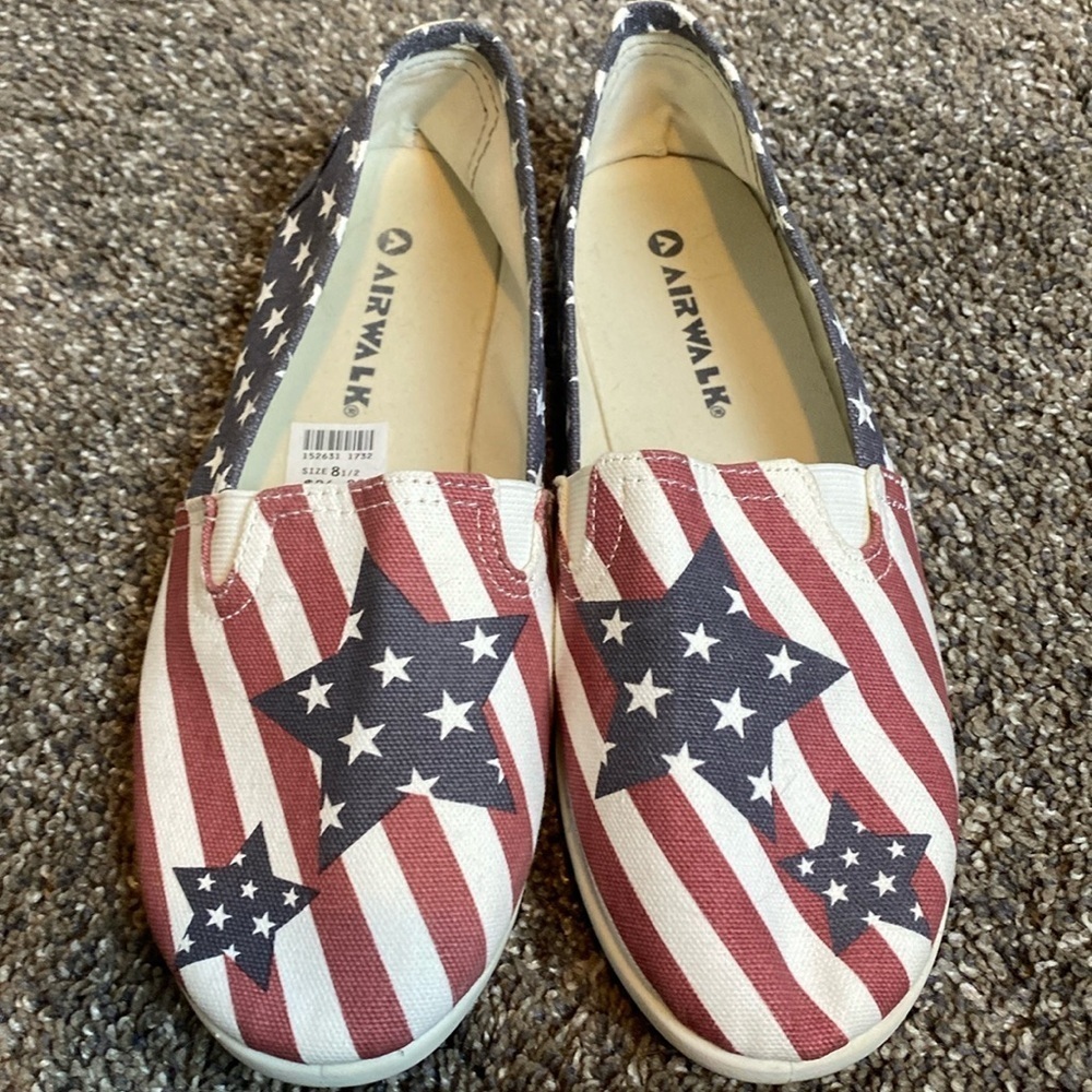 Air Walk Stars & Stripes Patriotic Red White & Blue Slip On Canvas Shoes Sz 8.5